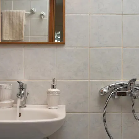 아파트 Astera Is A Peaceful Place To Stay! 아다마스