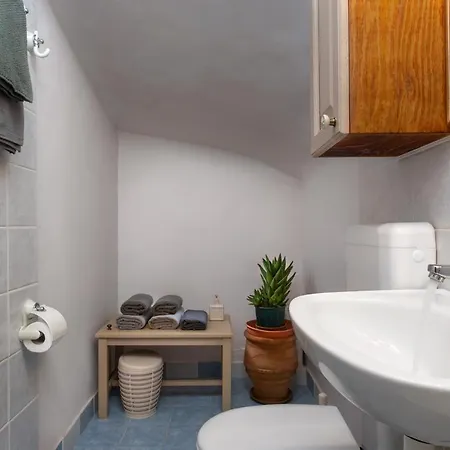 Astera Is A Peaceful Place To Stay! Adamantas (Milos)