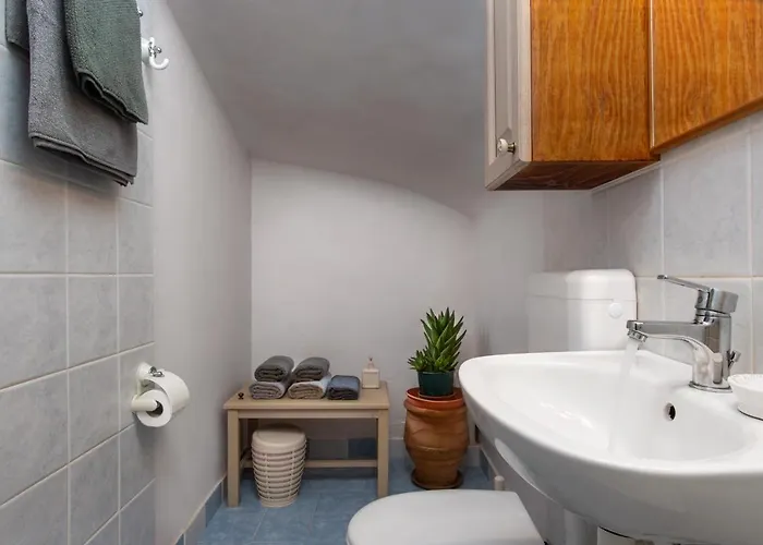 Astera Is A Peaceful Place To Stay! Adamantas (Milos)